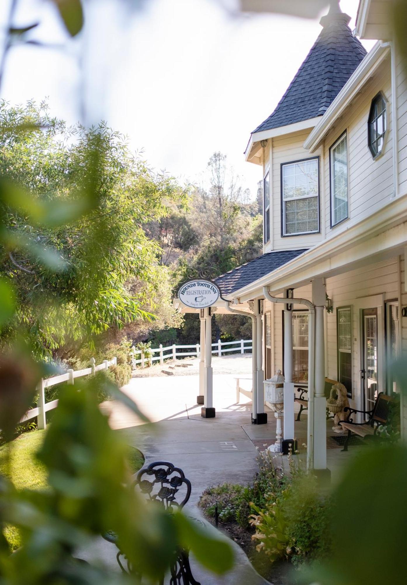Hounds Tooth Inn Oakhurst Extérieur photo