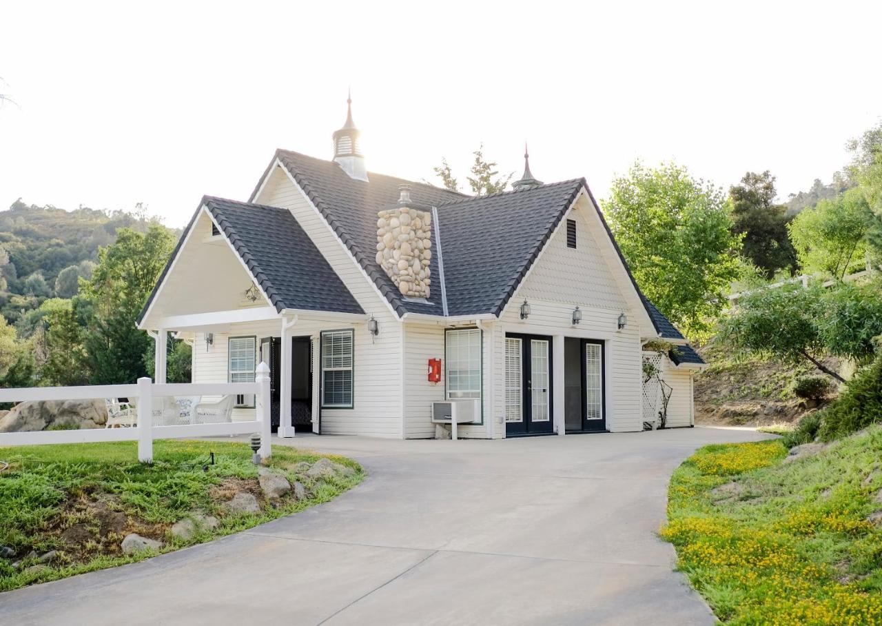 Hounds Tooth Inn Oakhurst Extérieur photo